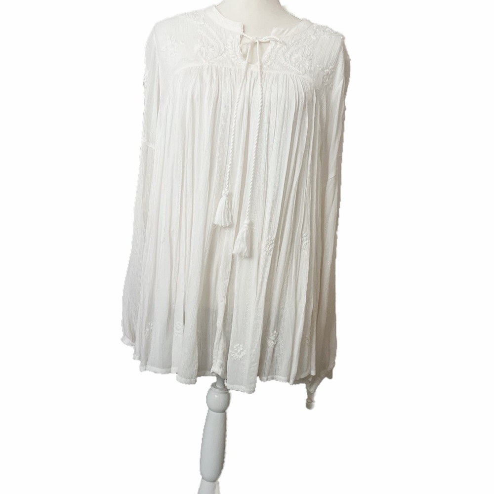 Rachel Zoe white Blouse with Tassel Detail and silver threads throughout cloth - Picture 1 of 10
